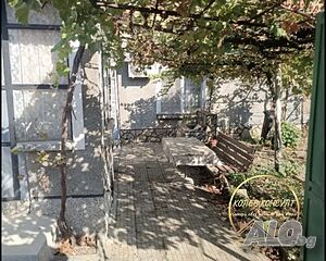 Продавам къща, гр. Чирпан 1 - storey 100 sq. m. built-up area 45 sq. m. courtyard | Houses / Villas | Chirpan