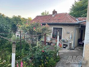 Продавам къща в с. Каменец 2 - storey 130 sq. m. built-up area 1900 sq. m. courtyard | Houses / Villas | Kamenets