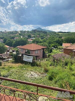 Двуетажна тухлена къща за ремонт в централната част на с. Розовец 2 - storey 75 sq. m. built-up area 554 sq. m. courtyard | Houses / Villas | Rozovets