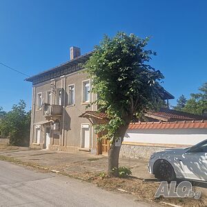 Собственик: Просторна двуетажна къща в центъра на тихо подбалканско село 2 - storey 156 sq. m. built-up area 1000 sq. m. courtyard | Houses / Villas | община Враца Tishevitsa