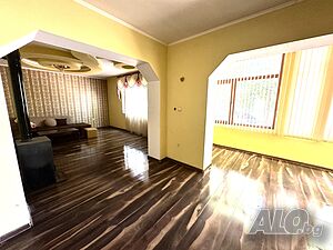 Първи етаж от къща с двор 300кв и гараж град Левски House Floor 80 sq. m. built-up area 310 sq. m. courtyard | Houses / Villas | Levski