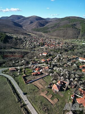 Къща в с. Медвен 1 - storey 100 sq. m. built-up area 845 sq. m. courtyard | Houses / Villas | Medven