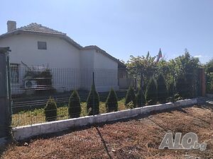 Ямбол, с. Атолово, едноетажна къща 43 кв.м, двор 1 400 кв.м 1 - storey 43 sq. m. built-up area 1400 sq. m. courtyard | Houses / Villas | Atolovo