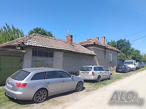 Продава къща на етаж и половина в с. Морава, на 15 км от Свищов, директно от собственик 1 - storey 1500 sq. m. courtyard | Houses / Villas | Morava
