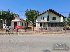 Собственици продават парцел с две къщи на главната улица на село Ливада 2 - storey 96 sq. m. built-up area 1415 sq. m. courtyard | Houses / Villas | Livada