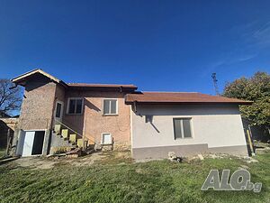 Къща в гр. Искър обл. Плевен. 2 - storey 141 sq. m. built-up area 470 sq. m. courtyard | Houses / Villas | Iskar