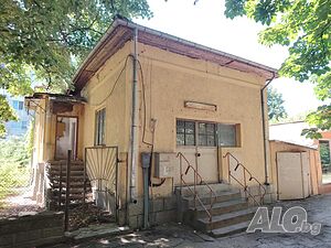 Къща с търговски обект и парце в центъра на Белене! 2 - storey 165 sq. m. built-up area 600 sq. m. courtyard | Houses / Villas | Belene