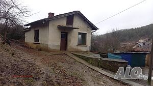 Къща Ново село 1 - storey 60 sq. m. built-up area 785 sq. m. courtyard | Houses / Villas | Novo selo