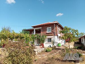Двуетажна къща в с. Каменна река, гр. Тополовград, обл. Хасково 2 - storey 64 sq. m. built-up area 2817 sq. m. courtyard | Houses / Villas | Kamenna reka