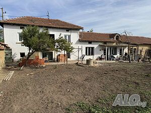 Къща с 8.100 дка двор 2 - storey 100 sq. m. built-up area 8100 sq. m. courtyard | Houses / Villas | Karaisen