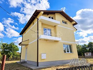 Двуфамилна реновирана къща на 4 нива с голям двор, с. Дончево 2 - storey 160 sq. m. built-up area 636 sq. m. courtyard | Houses / Villas | Donchevo