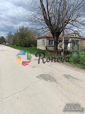 Къща за ремонт или събаряне с двор 707 м2 110 sq. m. built-up area 707 sq. m. courtyard | Houses / Villas | Novakovo