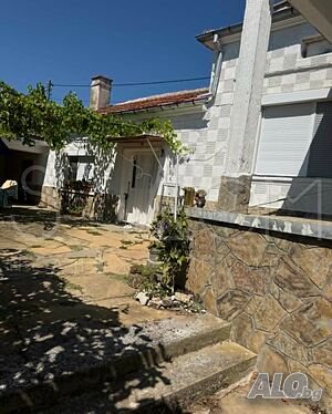 66 950 евро Продава се къща в село Винарово, област Стара Загора 1 - storey 139 sq. m. built-up area 1140 sq. m. courtyard | Houses / Villas | Vinarovo