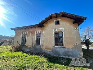 Красив имот с по-нов покрив в Дебово 1 - storey 135 sq. m. built-up area 800 sq. m. courtyard | Houses / Villas | Debovo