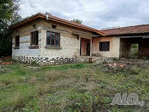 Тухлена къща в с. Веселиново 1 - storey 92 sq. m. built-up area 1014 sq. m. courtyard | Houses / Villas | Veselinovo