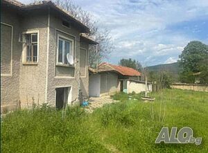 Къща в с. Ивански 2 - storey 20 sq. m. built-up area 1685 sq. m. courtyard | Houses / Villas | Ivanski