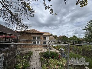 Продава се къща от собственик - 1 - storey 135 sq. m. built-up area 1000 sq. m. courtyard | Houses / Villas | Супер локация Valchi dol