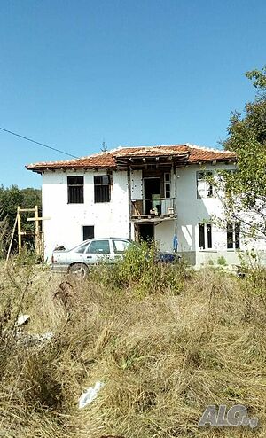 Двуетажна къща, санирана, с. Дъбовица (Шехово) 2 - storey 162 sq. m. built-up area 1995 sq. m. courtyard | Houses / Villas | Dabovitsa