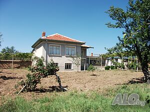 Самостоятелна къща с двор за продажба 2 - storey 60 sq. m. built-up area 2290 sq. m. courtyard | Houses / Villas | Starosel