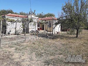 Къща в с. Горно Ботево, цена 55000е 1 - storey 70 sq. m. built-up area 1100 sq. m. courtyard | Houses / Villas | Gorno Botevo