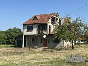 интересна къща 132кв / парцел 1643 кв / в с. Калипетрово, ул. ”ВИТ” 10, 3 - storey 300 sq. m. built-up area 1643 sq. m. courtyard | Houses / Villas | Kalipetrovo