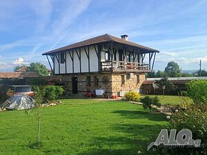 Продава се автентична българска къща в с. Бата 2 - storey 135 sq. m. built-up area 560 sq. m. courtyard | Houses / Villas | Bata