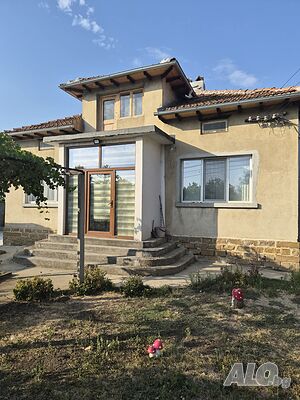 Продавам къща 1 - storey 90 sq. m. built-up area 340 sq. m. courtyard | Houses / Villas | Pavlikeni