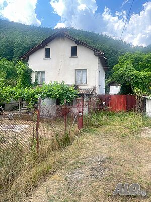 Къща с просторен двор до гора и река в китно село 2 - storey 40 sq. m. built-up area | Houses / Villas | Raduil