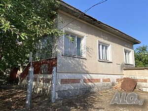 Просторен имот с две жилищни сгради и голям двор 1 - storey 75 sq. m. built-up area | Houses / Villas | Bela Rada