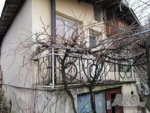 Бартер за кола! Заменям къща в гр. Радомир 1 - storey 120 sq. m. built-up area 650 sq. m. courtyard | Houses / Villas | Разширен център Radomir