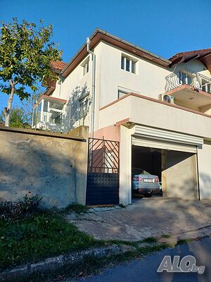 Продавам къща 3 - storey 185 sq. m. built-up area 440 sq. m. courtyard | Houses / Villas | Prosenik