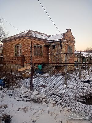 Продавам къща 1 - storey 65 sq. m. built-up area 900 sq. m. courtyard | Houses / Villas | Valchi dol