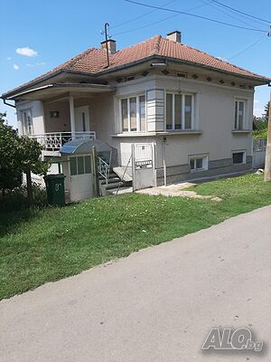 Двуетажна монолитна къща на плочи в с. Хотанца, общ. Русе 2 - storey 160 sq. m. built-up area 735 sq. m. courtyard | Houses / Villas | Hotantsa