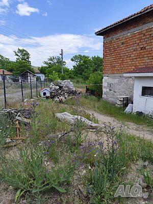 Продава се 2 - storey 180 sq. m. built-up area 1050 sq. m. courtyard | Houses / Villas | Skalishte