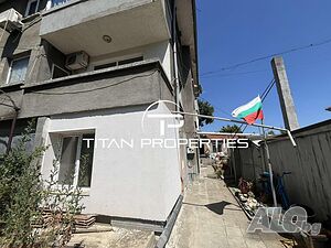 Къща с двор в гр. Айтос 180 sq. m. built-up area | Houses / Villas | Aytos