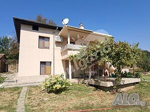 Монолитна двуетажна къща в с. Ветринци 2 - storey 145 sq. m. built-up area 1600 sq. m. courtyard | Houses / Villas | Vetrintsi