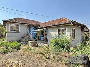 Тухлена къща с кладенец в село Добри дял, област Велико Търново 1 - storey 75 sq. m. built-up area 640 sq. m. courtyard | Houses / Villas | Dobri dyal