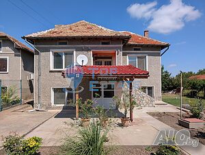 Двуетажна къща след ремонт в село Караисен 2 - storey 124 sq. m. built-up area 1330 sq. m. courtyard | Houses / Villas | Karaisen