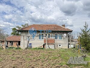 Къща с голям двор и стопански постройки в село Янтра, област Велико Търново 1 - storey 90 sq. m. built-up area 1910 sq. m. courtyard | Houses / Villas | Yantra
