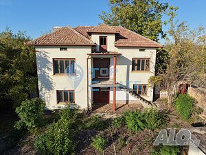 Двуетажна масивна къща с гараж и голям двор в село Сломер 2 - storey 162 sq. m. built-up area 1820 sq. m. courtyard | Houses / Villas | Slomer