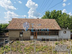 Едноетажна къща с голям двор и кладенец в село Драгомирово 1 - storey 80 sq. m. built-up area 1750 sq. m. courtyard | Houses / Villas | Dragomirovo