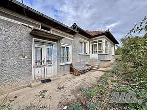 Къща с голям двор, гараж и допълнителни постройки в село Поликраище, област Велико Търново 1 - storey 95 sq. m. built-up area 1600 sq. m. courtyard | Houses / Villas | Polikraishte