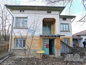 Двуетажна тухлена къща с вътрешна баня с тоалетна в с. Дъскот 2 - storey 115 sq. m. built-up area 3450 sq. m. courtyard | Houses / Villas | Daskot