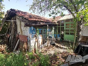 Къща в близост до центъра на град Дебелец 78 sq. m. built-up area 520 sq. m. courtyard | Houses / Villas | Debelets