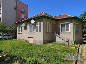 Едноетажна къща 82 кв.м РЗП 216 кв.м двор 1 - storey 82 sq. m. built-up area 216 sq. m. courtyard | Houses / Villas | Trud