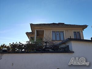 Двуетажна къща 2 - storey 73 sq. m. built-up area 886 sq. m. courtyard | Houses / Villas | Starosel