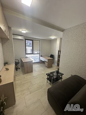 Функционален офис с две работни места в сърцето на града Office 18 sq. m. First floor | Shops, Offices | Center Blagoevgrad