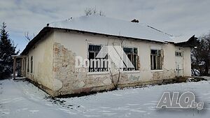 Сграда в с. Писарово, до Ген. Тошево 1 - storey 285 sq. m. built-up area 9326 sq. m. courtyard | Houses / Villas | Pisarovo