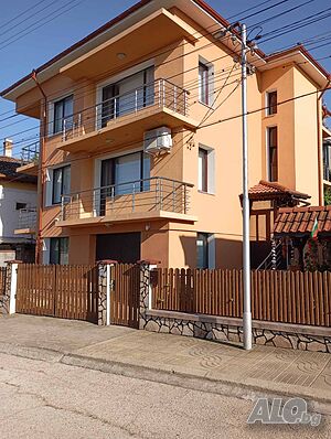 Продавам къща с ГАРАЖ, гр. Тутракан 3 - storey 650 sq. m. built-up area 650 sq. m. courtyard | Houses / Villas | Tutrakan