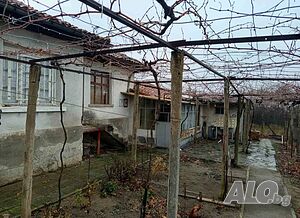 Продава едноетажна къща, с. Борец 1 - storey 60 sq. m. built-up area 1200 sq. m. courtyard | Houses / Villas | Borets